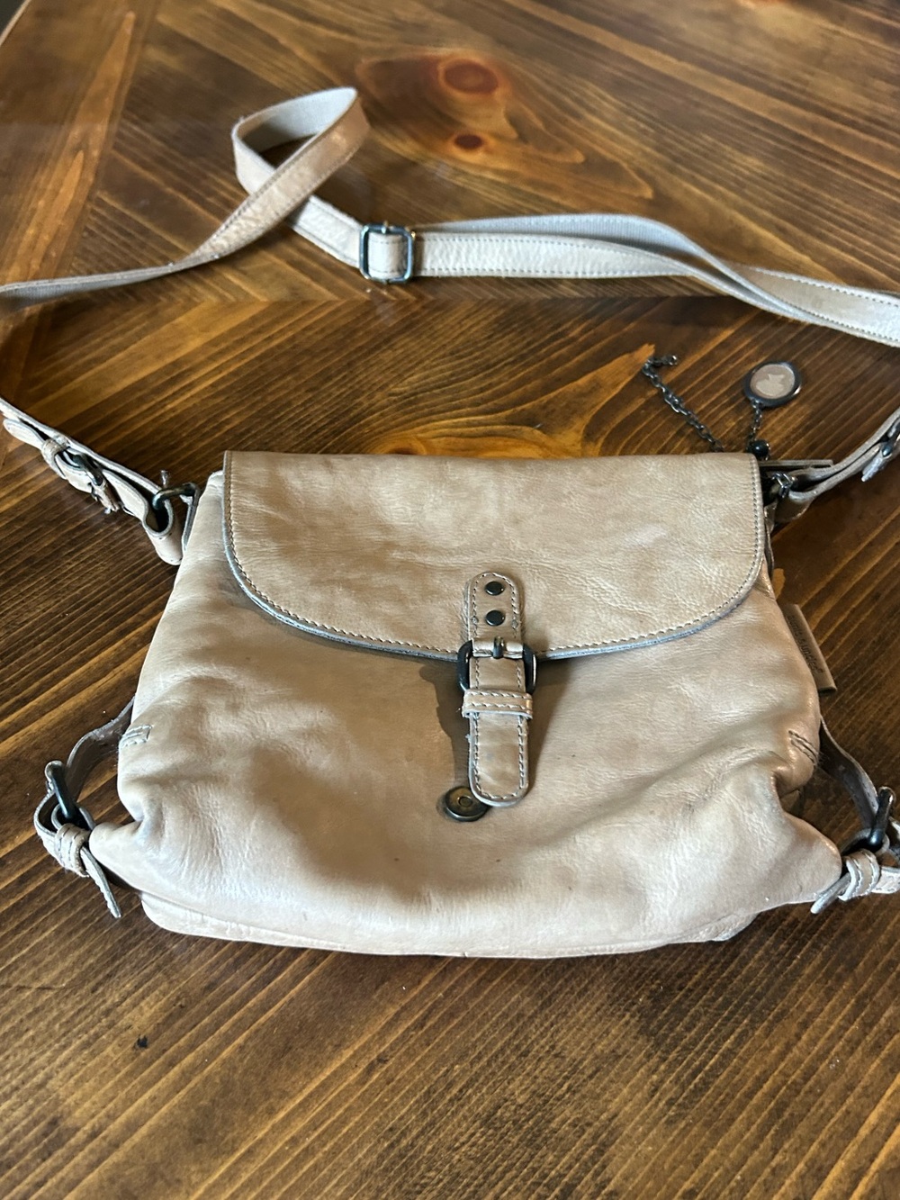 AUNTS & UNCLES Mrs Pie Puff Crossbody - Picture 11 of 16